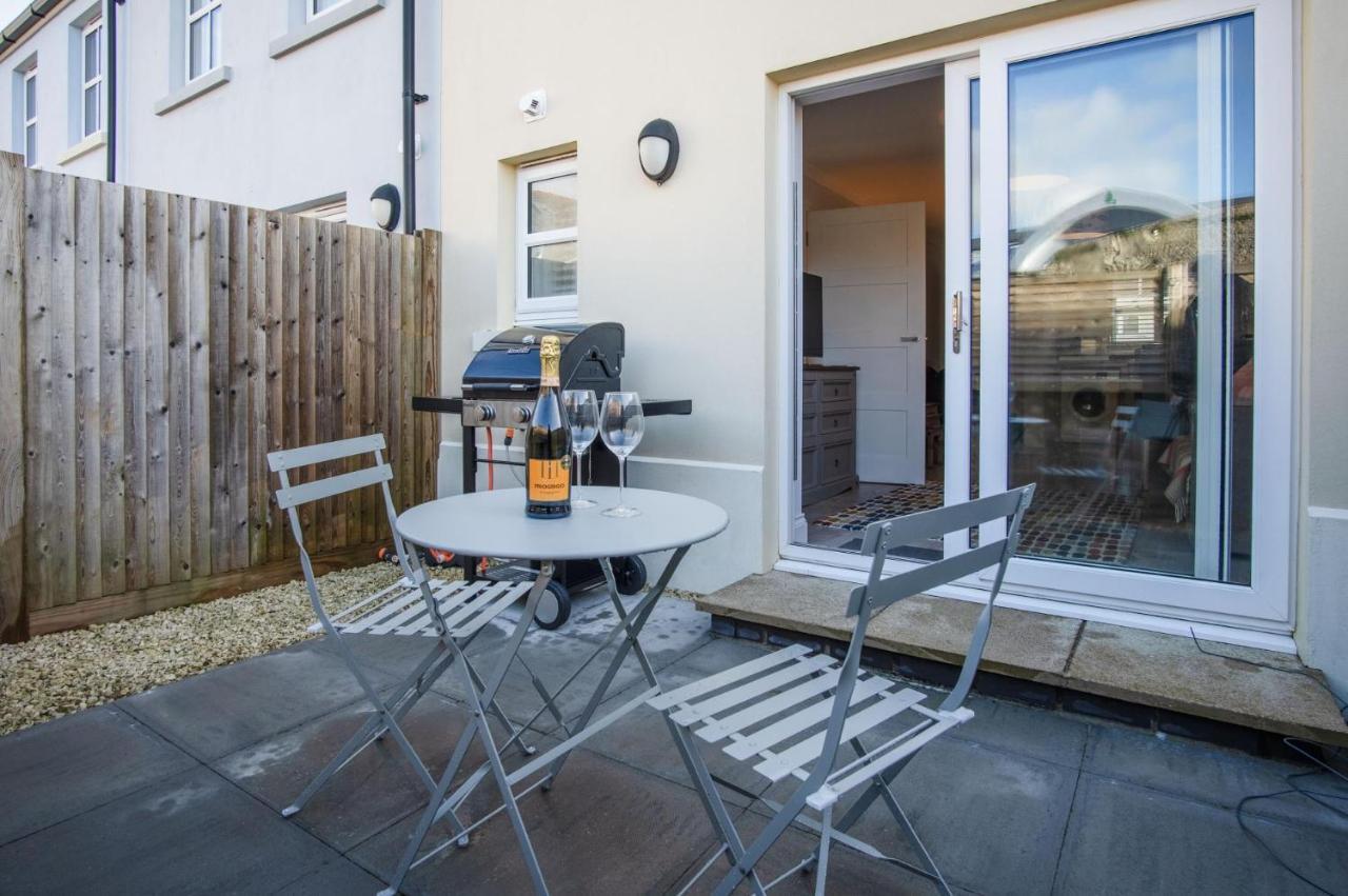 Ty Melyn - 2 Bedroom Cottage - Tenby Exterior photo